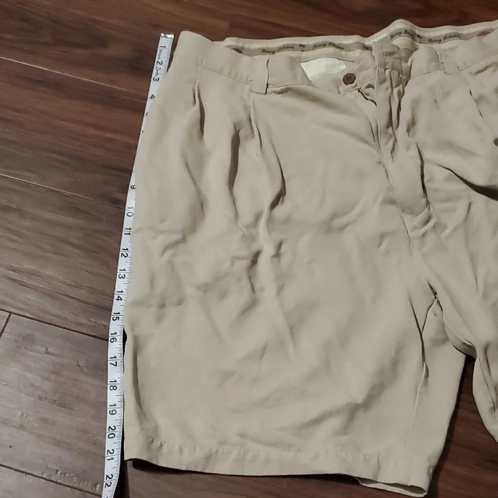 Tommy Bahama 100% Silk Cream Flat Front Shorts
